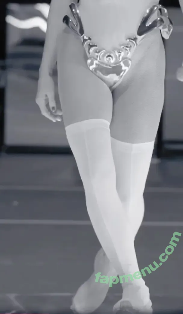 Katy Perry nude photo #2401 (katyperry)