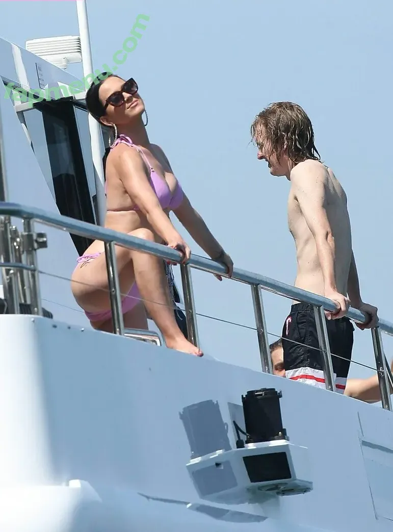 Katy Perry nude photo #2456 (katyperry)