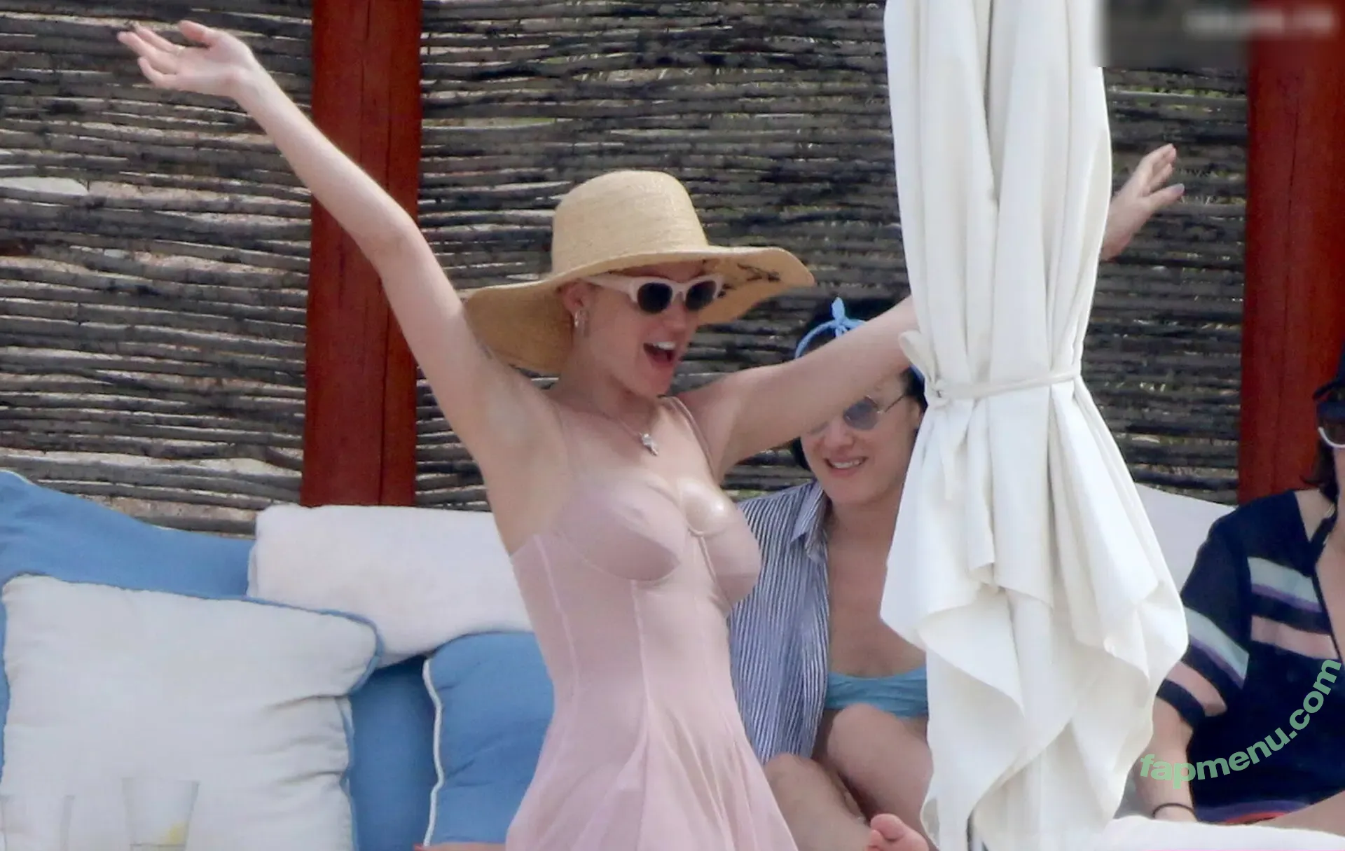 Katy Perry nude photo #2724 (katyperry)