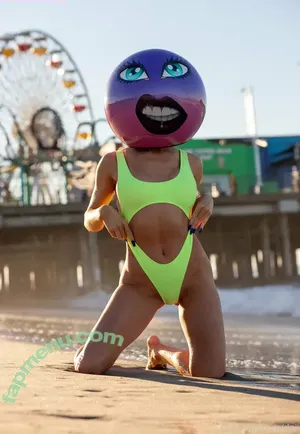 kaybeefree / mrschosen0207 nude photo #0005