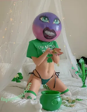 kaybeefree / mrschosen0207 nude photo #0013