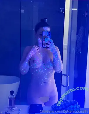 Kayla / Butternutgiraffe / kayla_itsines nude photo #0005
