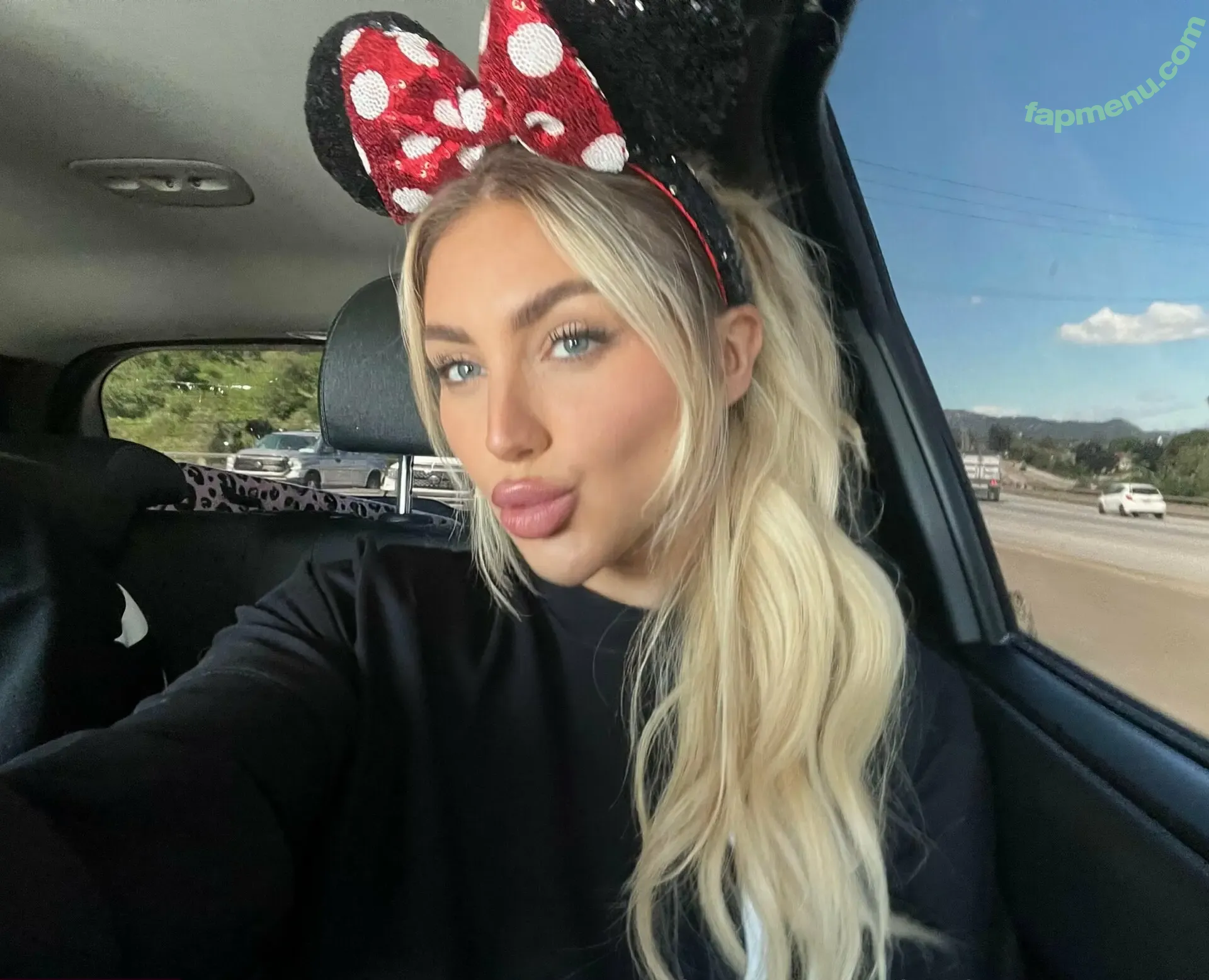 Kayley Gunner nude photo #0007 (kayleygunner / kayleygunnerofficial)