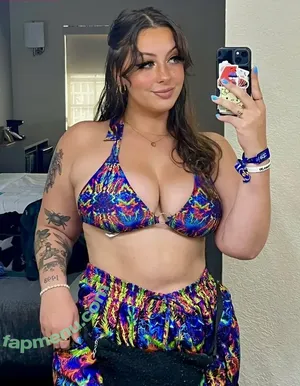 Kaythicc25 / Wellbitchrin__ nude photo #0023