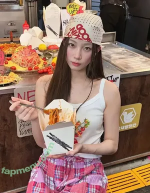 Kazuha Nakamura 中村 一葉 / LESSERAFIM / zuhazana nude photo #0218