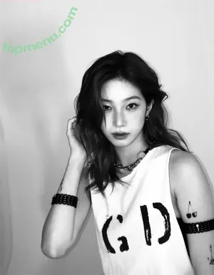 Kazuha Nakamura 中村 一葉 / LESSERAFIM / zuhazana nude photo #0223