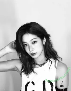 Kazuha Nakamura 中村 一葉 / LESSERAFIM / zuhazana nude photo #0225