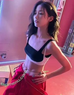 Kazuha Nakamura 中村 一葉 / LESSERAFIM / zuhazana nude photo #0235