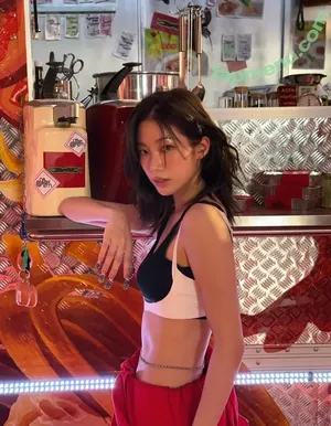 Kazuha Nakamura 中村 一葉 / LESSERAFIM / zuhazana nude photo #0244