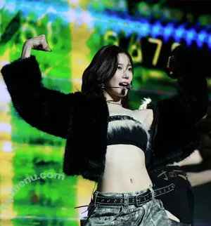 Kazuha Nakamura 中村 一葉 / LESSERAFIM / zuhazana nude photo #0272