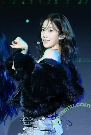 Kazuha Nakamura 中村 一葉 / LESSERAFIM / zuhazana nude photo #0290