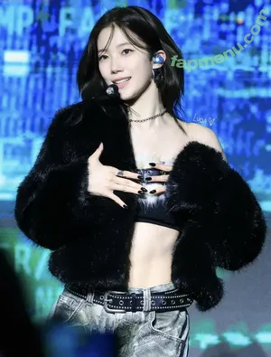 Kazuha Nakamura 中村 一葉 / LESSERAFIM / zuhazana nude photo #0294