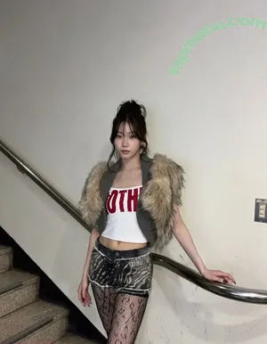 Kazuha Nakamura 中村 一葉 / LESSERAFIM / zuhazana nude photo #0317