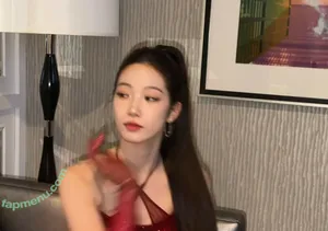 Kazuha Nakamura 中村 一葉 / LESSERAFIM / zuhazana nude photo #0439