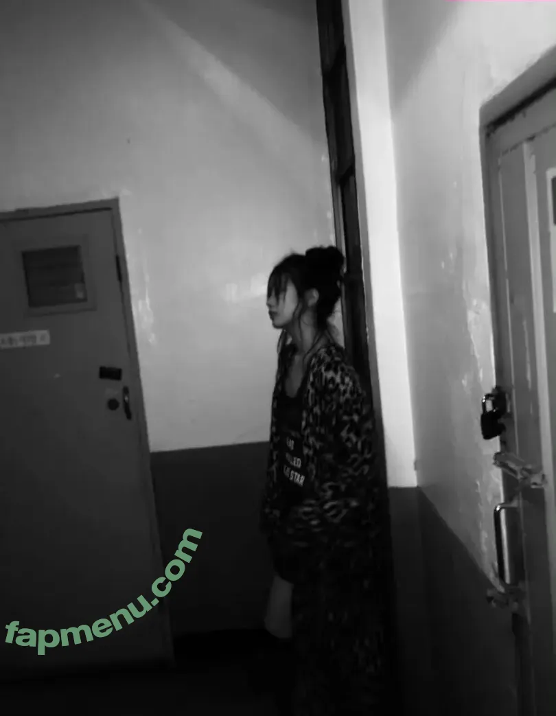 Kazuha Nakamura 中村 一葉 nude photo #0181 (LESSERAFIM / zuhazana)