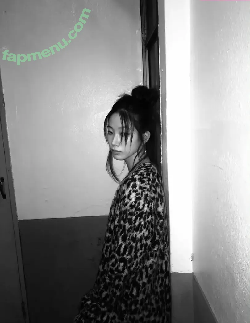 Kazuha Nakamura 中村 一葉 nude photo #0184 (LESSERAFIM / zuhazana)