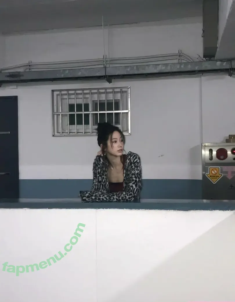 Kazuha Nakamura 中村 一葉 nude photo #0192 (LESSERAFIM / zuhazana)