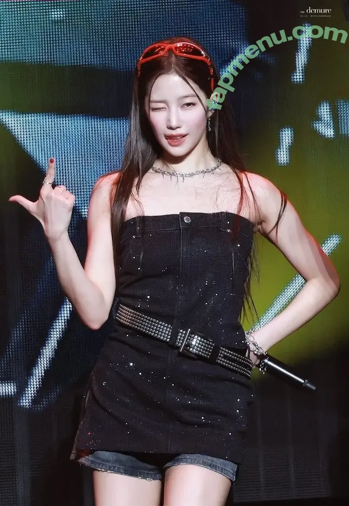 Kazuha Nakamura 中村 一葉 nude photo #0194 (LESSERAFIM / zuhazana)