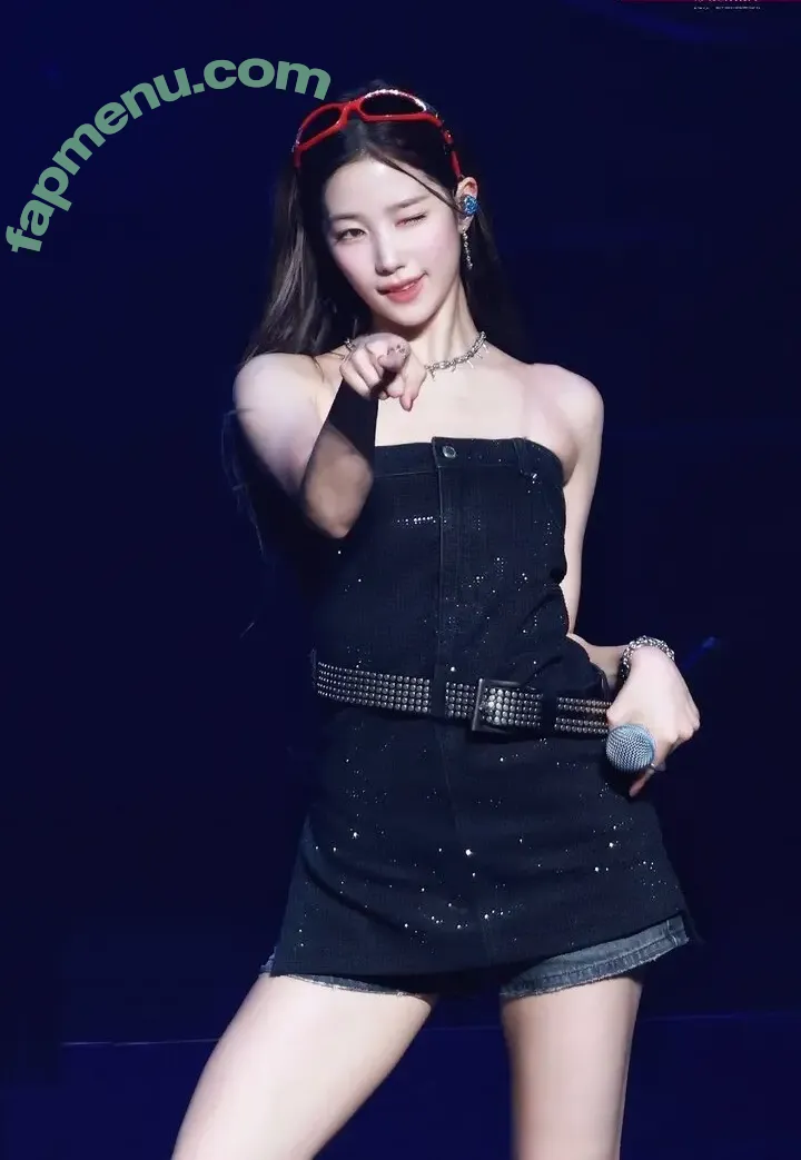 Kazuha Nakamura 中村 一葉 nude photo #0196 (LESSERAFIM / zuhazana)