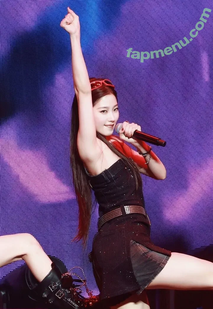 Kazuha Nakamura 中村 一葉 nude photo #0198 (LESSERAFIM / zuhazana)