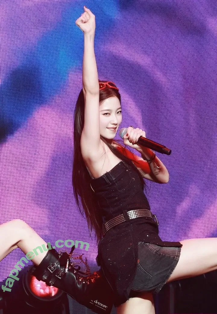 Kazuha Nakamura 中村 一葉 nude photo #0199 (LESSERAFIM / zuhazana)