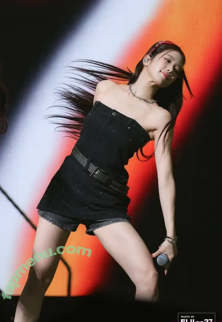 Kazuha Nakamura 中村 一葉 nude photo #0201 (LESSERAFIM / zuhazana)