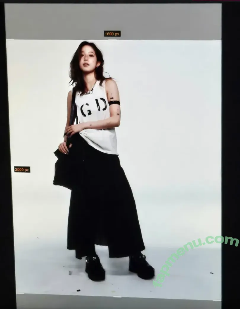 Kazuha Nakamura 中村 一葉 nude photo #0228 (LESSERAFIM / zuhazana)