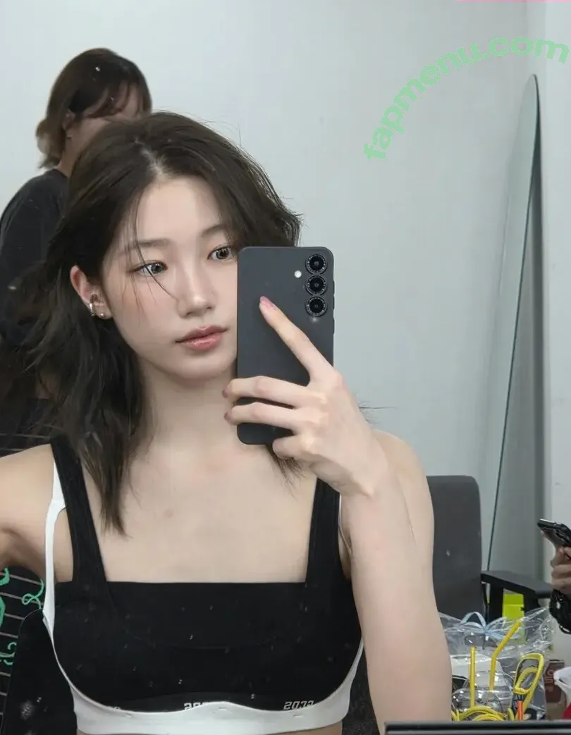 Kazuha Nakamura 中村 一葉 nude photo #0233 (LESSERAFIM / zuhazana)