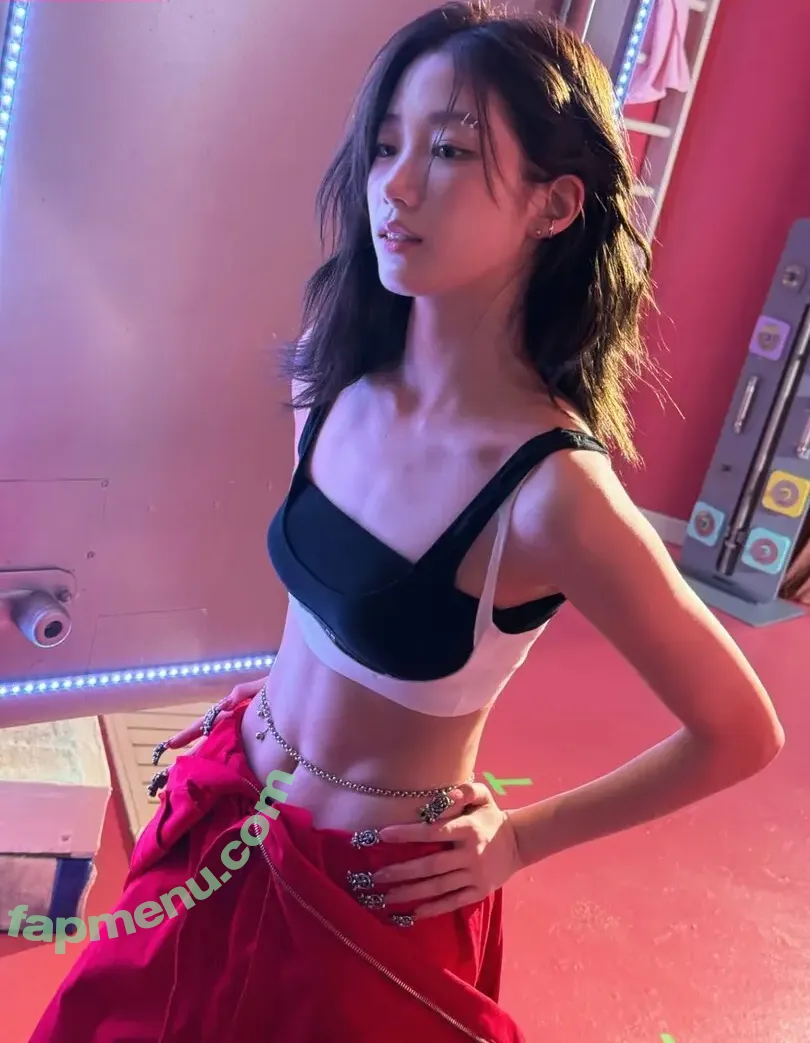 Kazuha Nakamura 中村 一葉 nude photo #0235 (LESSERAFIM / zuhazana)