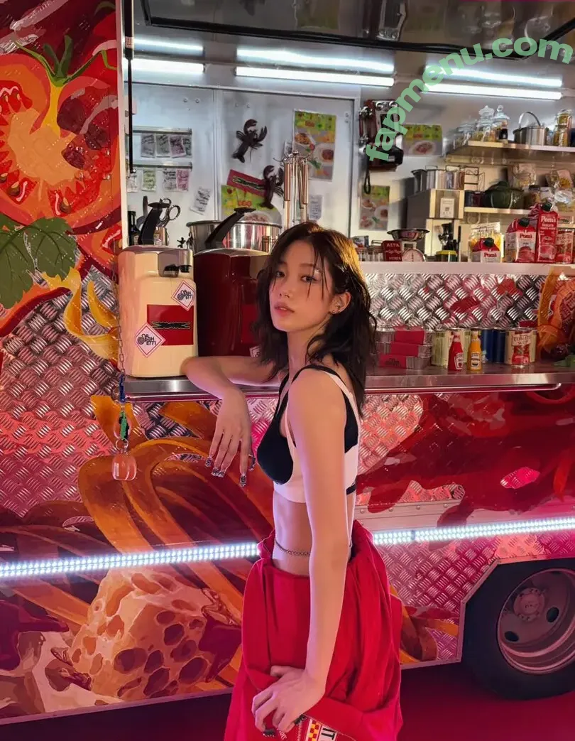 Kazuha Nakamura 中村 一葉 nude photo #0238 (LESSERAFIM / zuhazana)