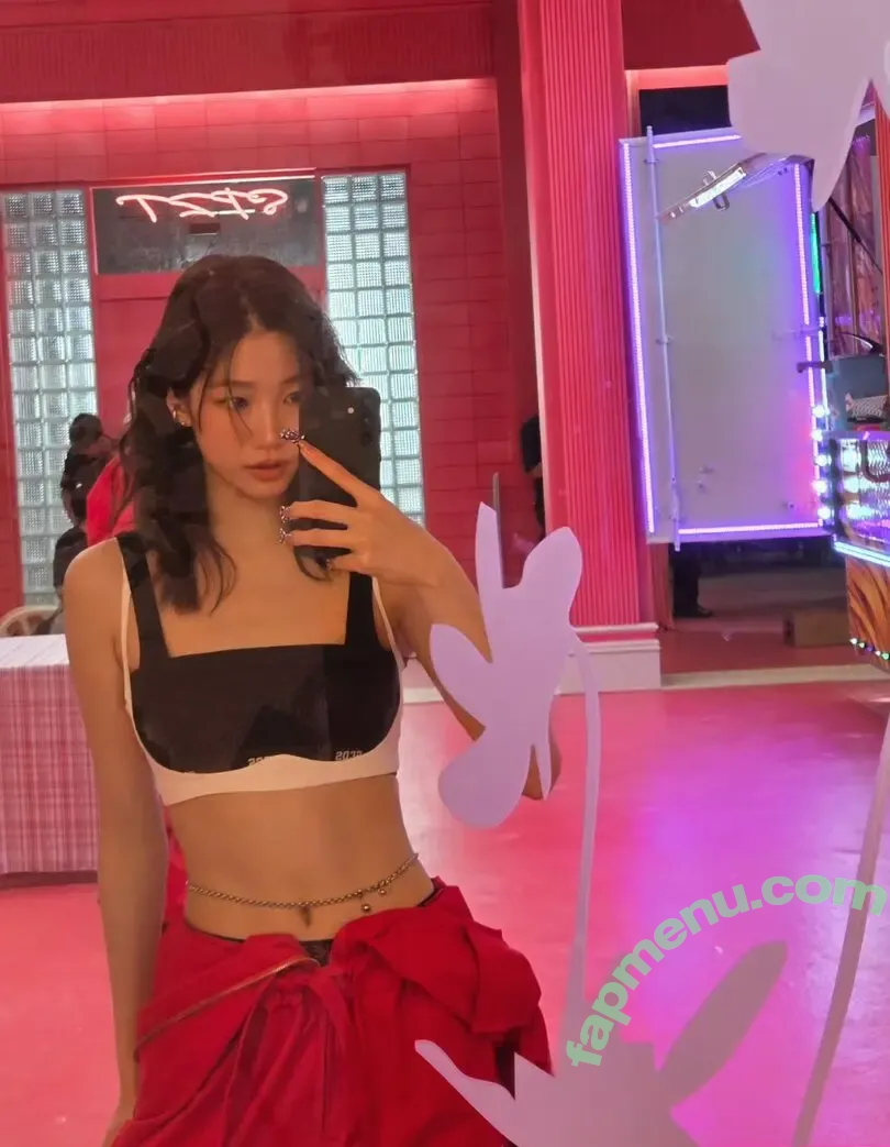 Kazuha Nakamura 中村 一葉 nude photo #0240 (LESSERAFIM / zuhazana)