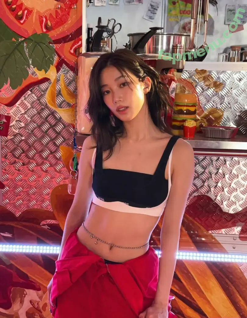 Kazuha Nakamura 中村 一葉 nude photo #0242 (LESSERAFIM / zuhazana)