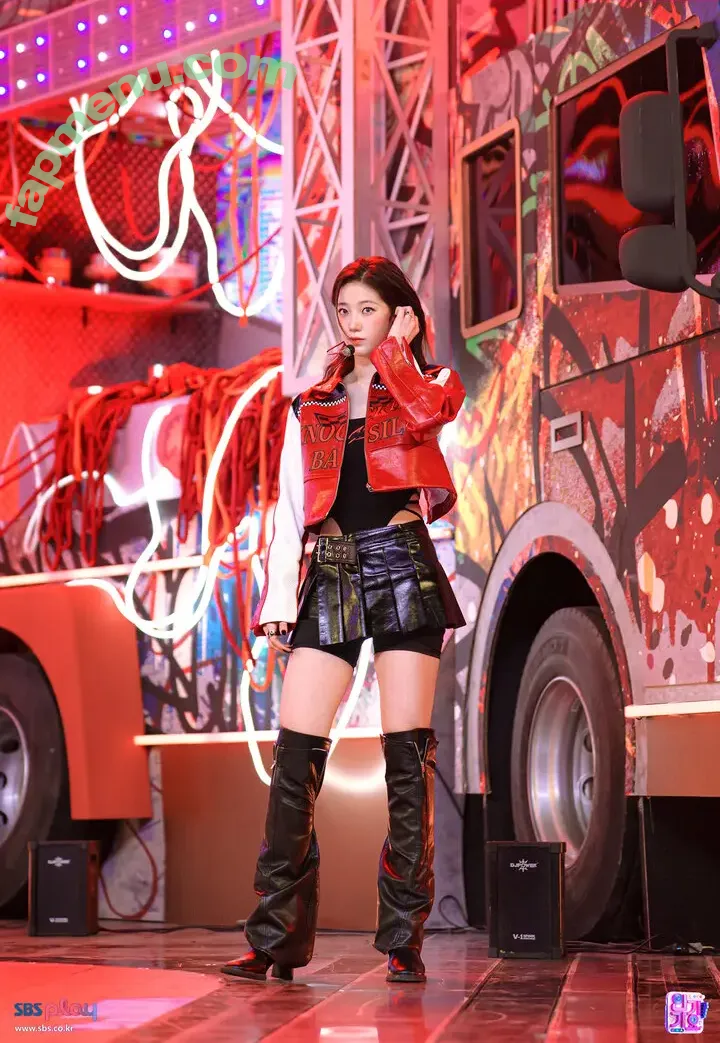 Kazuha Nakamura 中村 一葉 nude photo #0256 (LESSERAFIM / zuhazana)