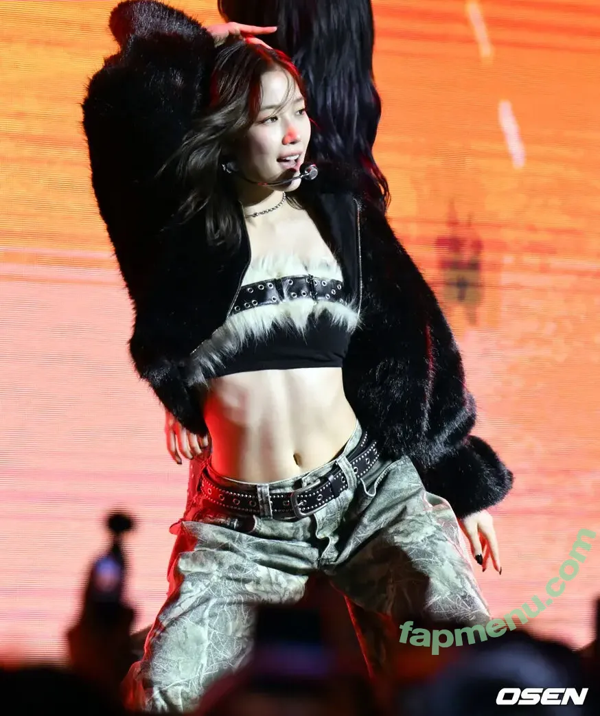 Kazuha Nakamura 中村 一葉 nude photo #0257 (LESSERAFIM / zuhazana)