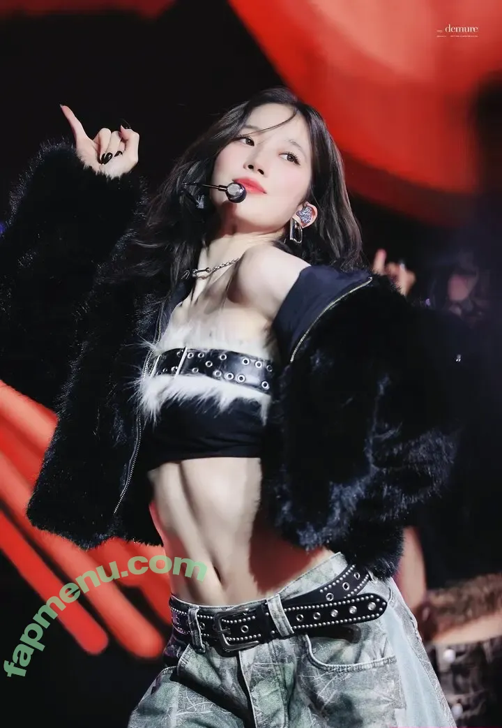 Kazuha Nakamura 中村 一葉 nude photo #0258 (LESSERAFIM / zuhazana)