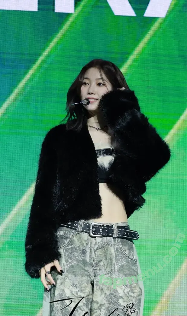 Kazuha Nakamura 中村 一葉 nude photo #0263 (LESSERAFIM / zuhazana)