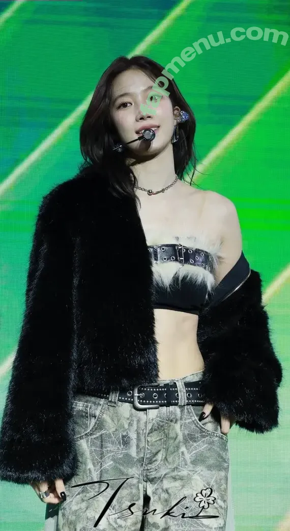 Kazuha Nakamura 中村 一葉 nude photo #0264 (LESSERAFIM / zuhazana)