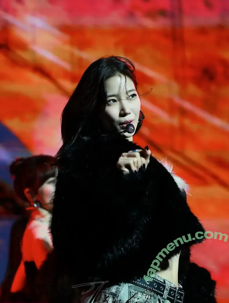 Kazuha Nakamura 中村 一葉 nude photo #0276 (LESSERAFIM / zuhazana)