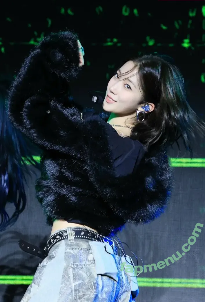 Kazuha Nakamura 中村 一葉 nude photo #0291 (LESSERAFIM / zuhazana)