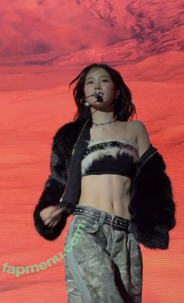 Kazuha Nakamura 中村 一葉 nude photo #0292 (LESSERAFIM / zuhazana)