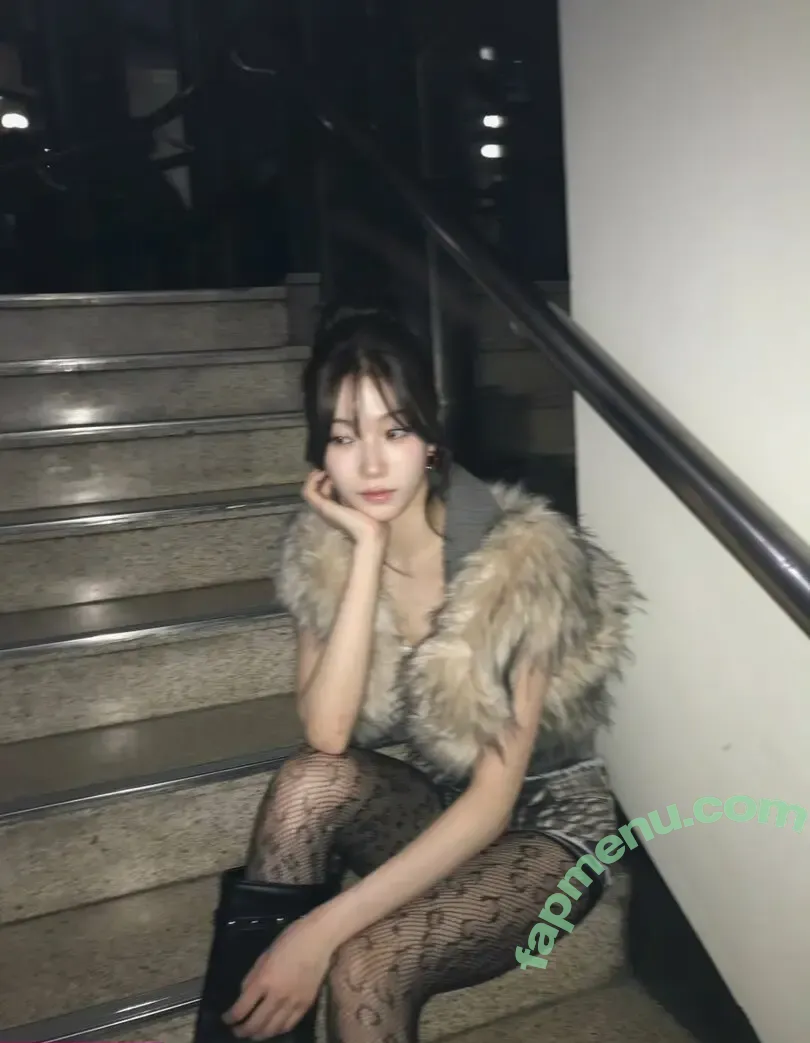 Kazuha Nakamura 中村 一葉 nude photo #0310 (LESSERAFIM / zuhazana)