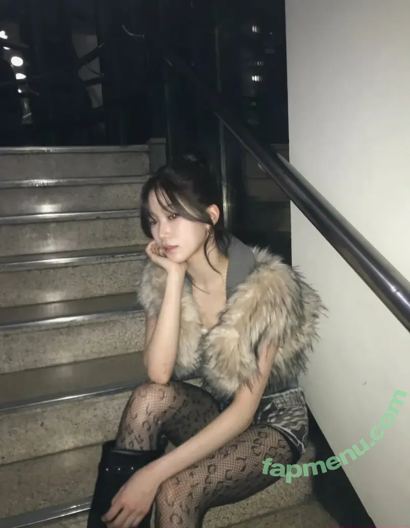 Kazuha Nakamura 中村 一葉 nude photo #0311 (LESSERAFIM / zuhazana)