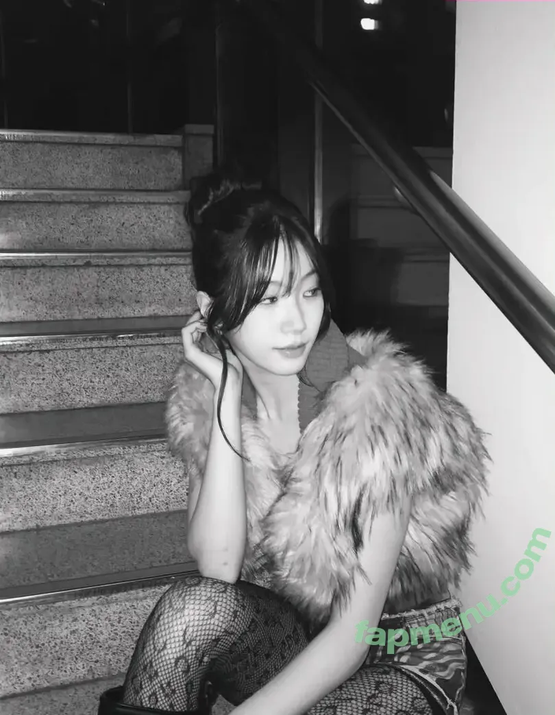 Kazuha Nakamura 中村 一葉 nude photo #0312 (LESSERAFIM / zuhazana)