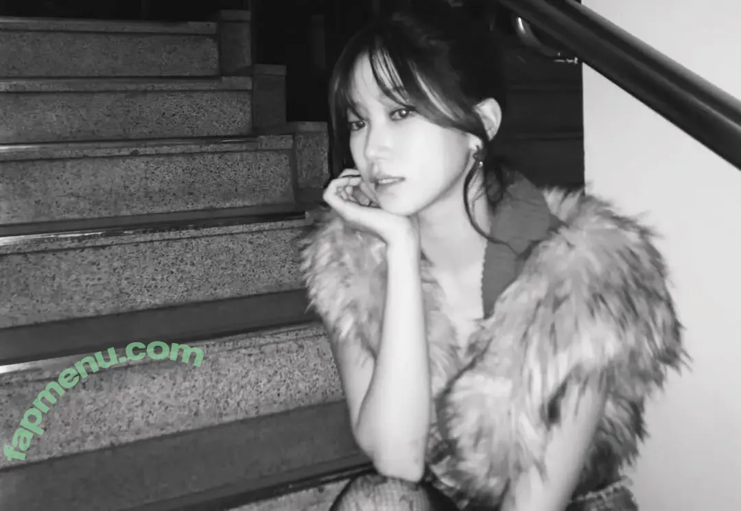 Kazuha Nakamura 中村 一葉 nude photo #0314 (LESSERAFIM / zuhazana)