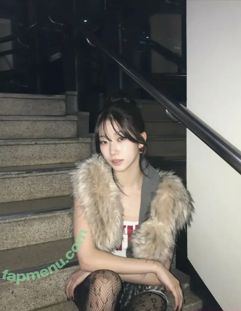 Kazuha Nakamura 中村 一葉 nude photo #0315 (LESSERAFIM / zuhazana)