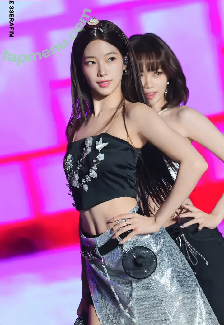 Kazuha Nakamura 中村 一葉 nude photo #0320 (LESSERAFIM / zuhazana)