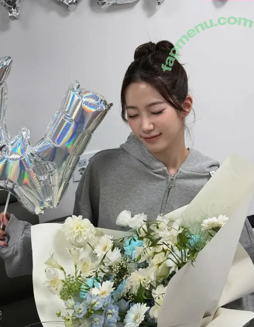 Kazuha Nakamura 中村 一葉 nude photo #0321 (LESSERAFIM / zuhazana)