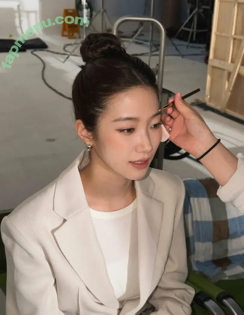 Kazuha Nakamura 中村 一葉 nude photo #0323 (LESSERAFIM / zuhazana)