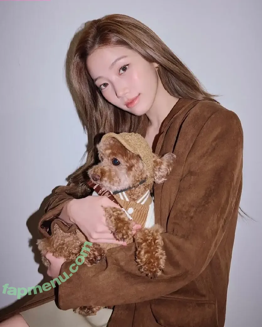 Kazuha Nakamura 中村 一葉 nude photo #0325 (LESSERAFIM / zuhazana)