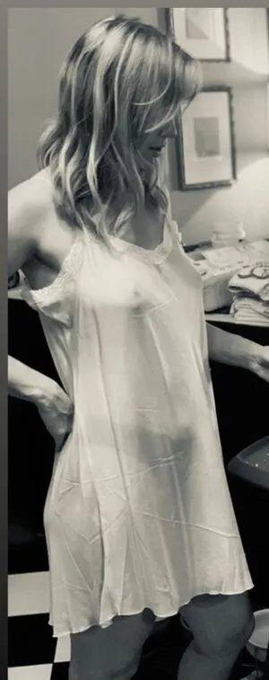 Kelli Garner / itsmekelligarner nude photo #0025